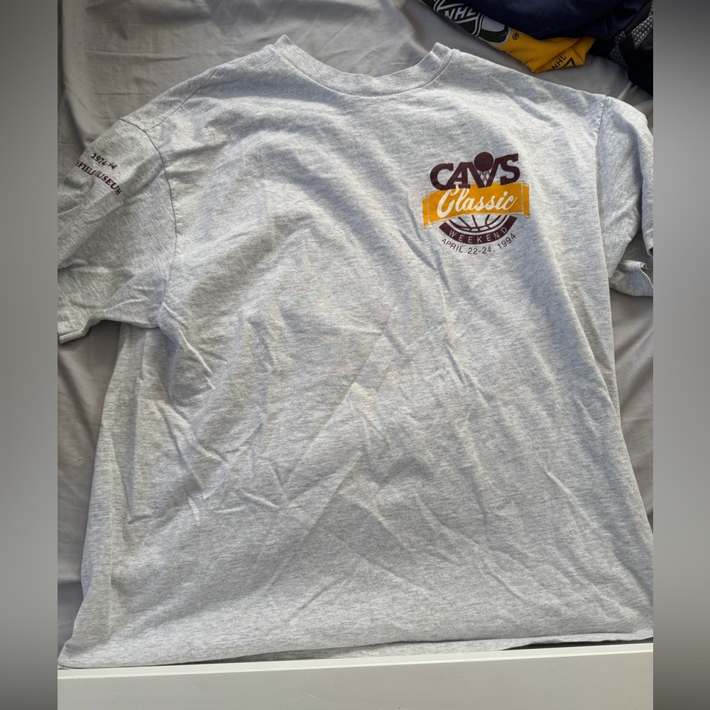 Men’s Vintage Cleveland Cavaliers T-Shirt. Size XL